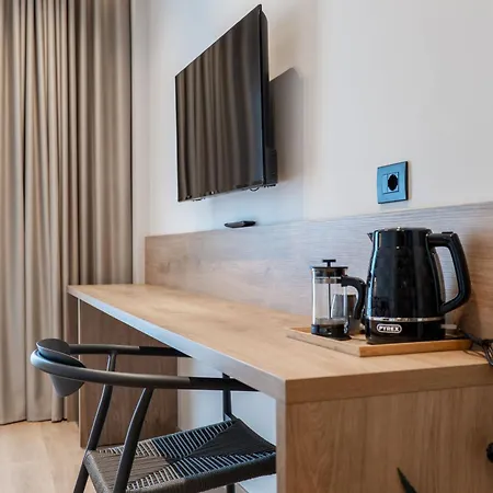 Kamara Hotel *