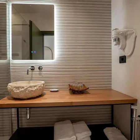 Kamara Hotel *