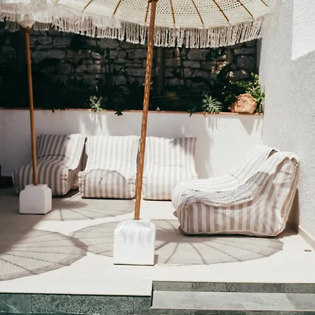 Kamara Hotel *
